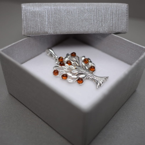 AmberJudaica_DSC_6675.jpg silver tree of life pendant