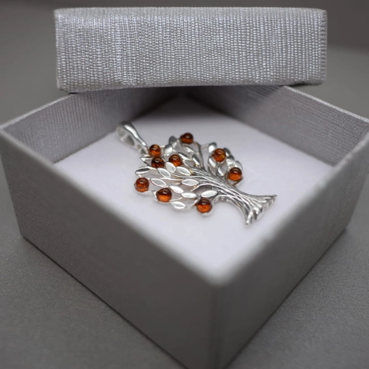 AmberJudaica_DSC_6675.jpg silver tree of life pendant
