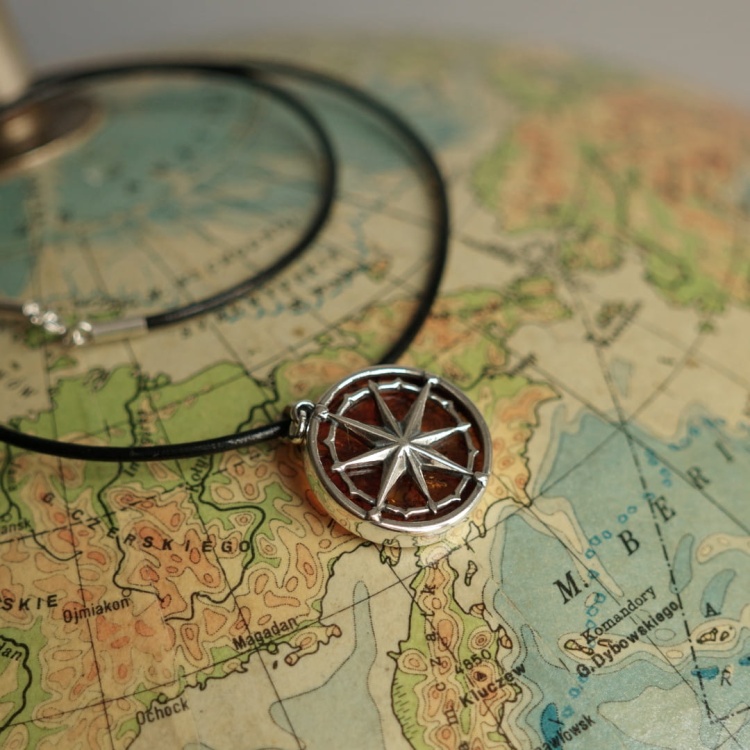 JLWM2_kompas wisiorek.jpg