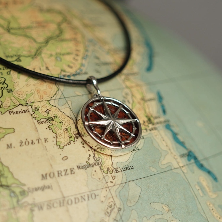 JLWM2_21_męski wisiorek kompas.jpg
