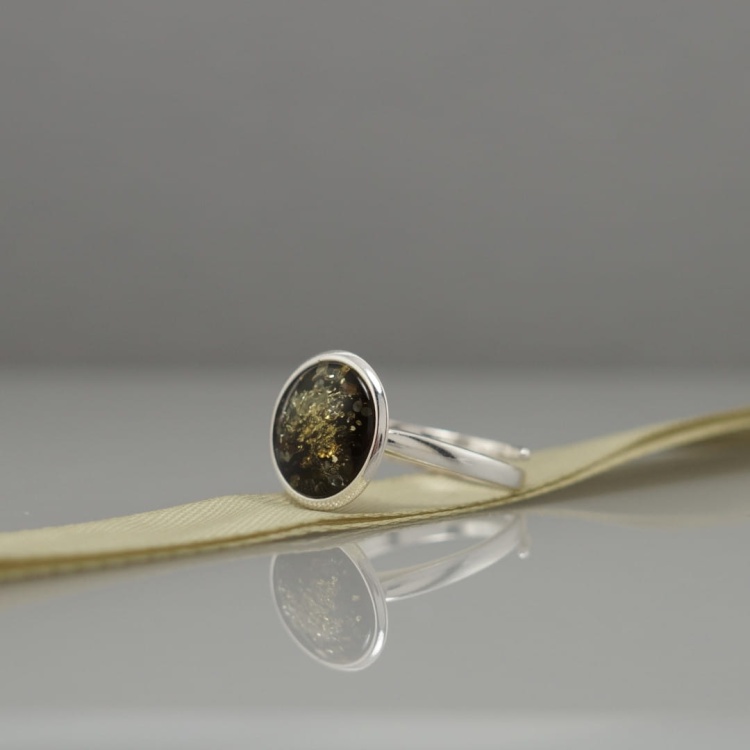 AAP13_2pierścionek z zielonym bursztynem.jpg