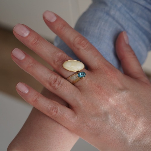 EP27_251_pierścionek z białym bursztynem.jpg