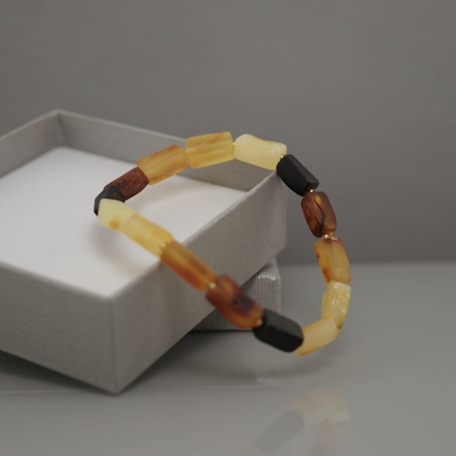 AJBR292_1_bransoletka z bursztynu.jpg