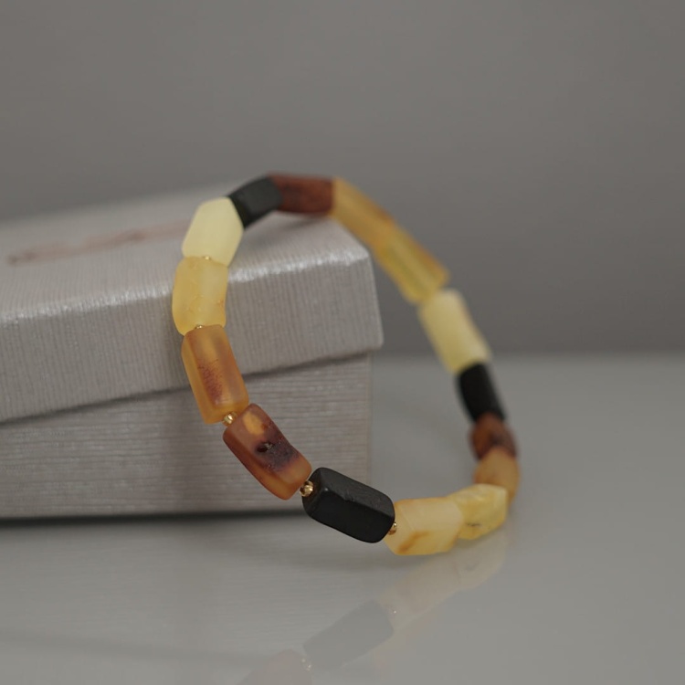 AJBR292_2_bransoletka z bursztynu.jpg