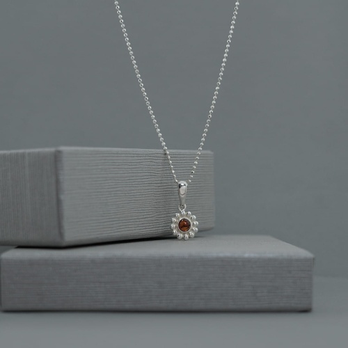 Wisiorek z bursztynem