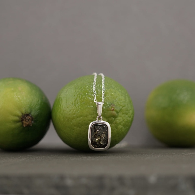 Wisiorek unisex z bursztynem