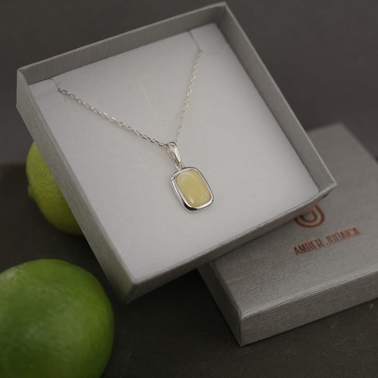 Wisiorek unisex z bursztynem