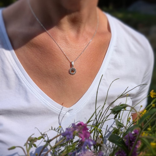 AAN88_wisiorek kwiatek z bursztynem.jpg