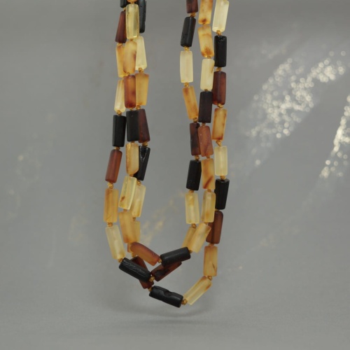 AJK108_naszyjnik z bursztynu mix kolorów.jpg