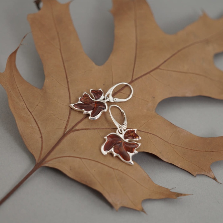 AAK41 amber leaf earrings.jpg