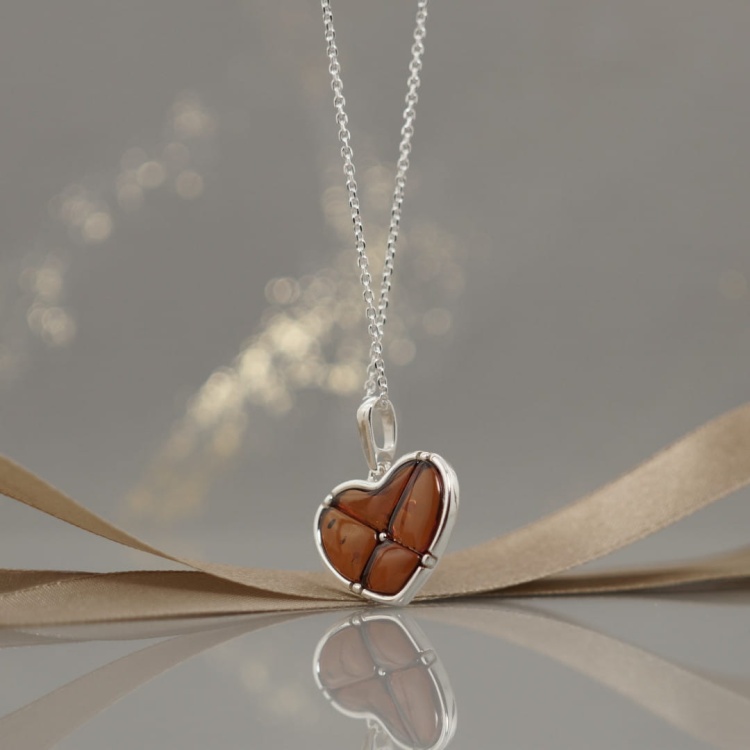 AAN36_amber heart necklace.jpg