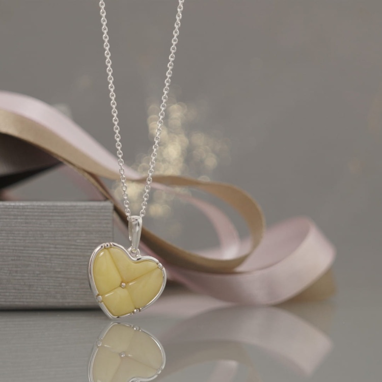 AAN33 _amber heart necklace.jpg