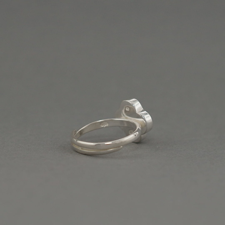 Pierścionek z bursztynem koniczyna