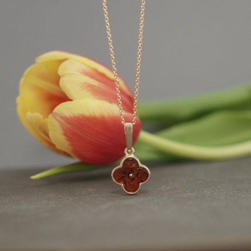 Wisiorek z   bursztynem pozłacany