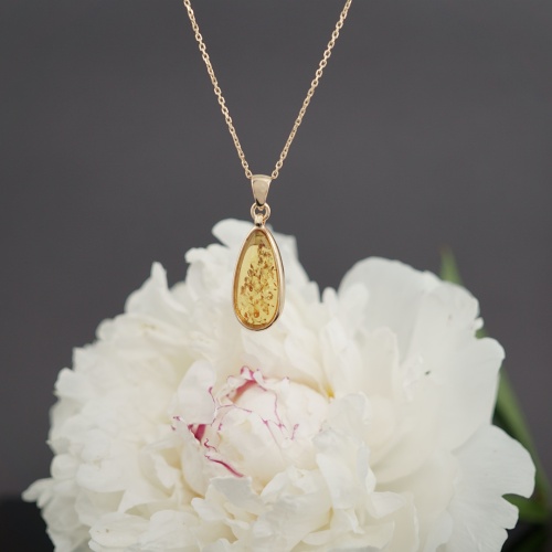 Wisiorek z bursztynem pozłacany